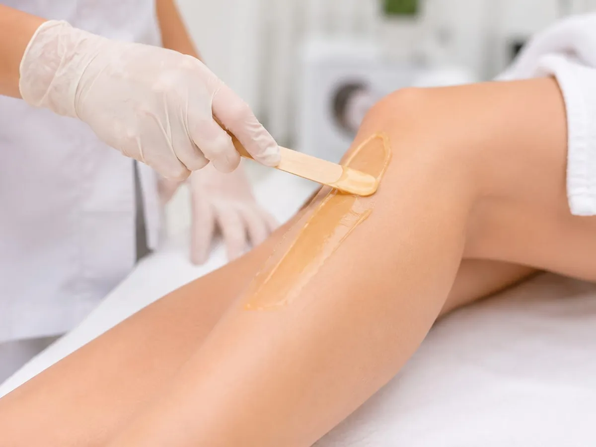 Waxing – Bis zu 4 Wochen glatt.